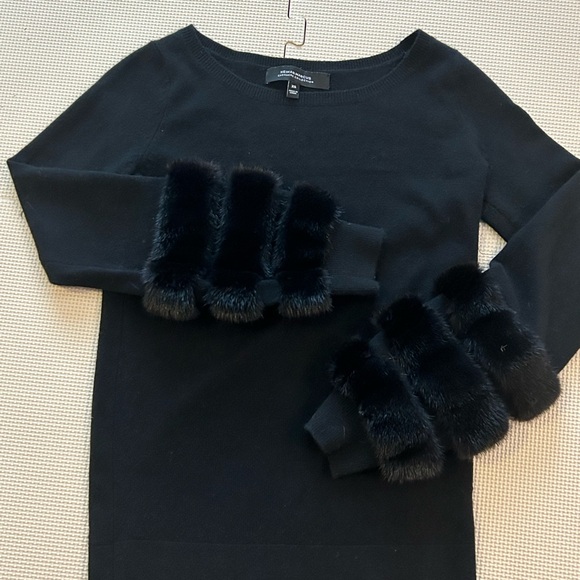 Neiman Marcus Cashmere//Mink trim black sweater, pre-owned XS - Picture 1 of 14